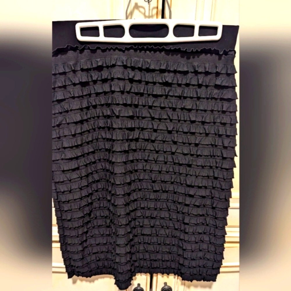Trendy, classic statement ruffle black skirt. Size M.